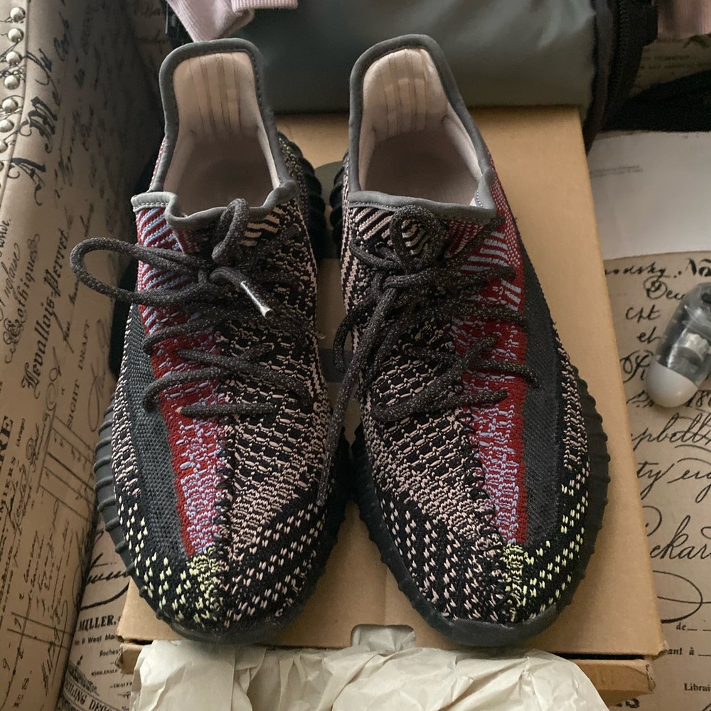 Yeezy size 9 worn comes with box